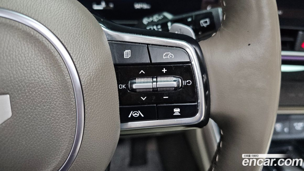 Kia Carnival 9-Seater Signature, 2024