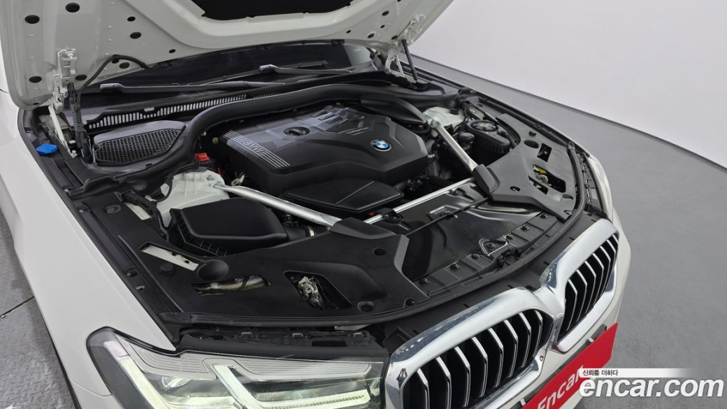 BMW 5-Series 520i M Sport, 2023