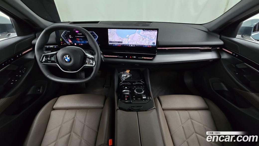 BMW 5-Series 520i, 2024