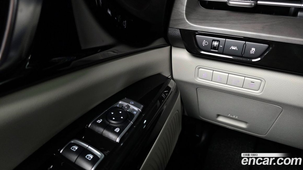 Kia Carnival 7-Seater Outdoor, 2023