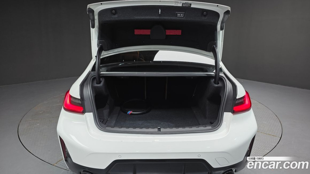 BMW 3-Series 320i M Sport, 2023