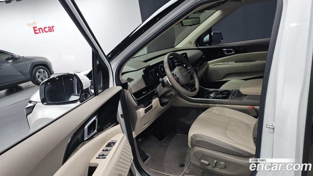 Kia Carnival 9-Seater Hi Limousine, 2024