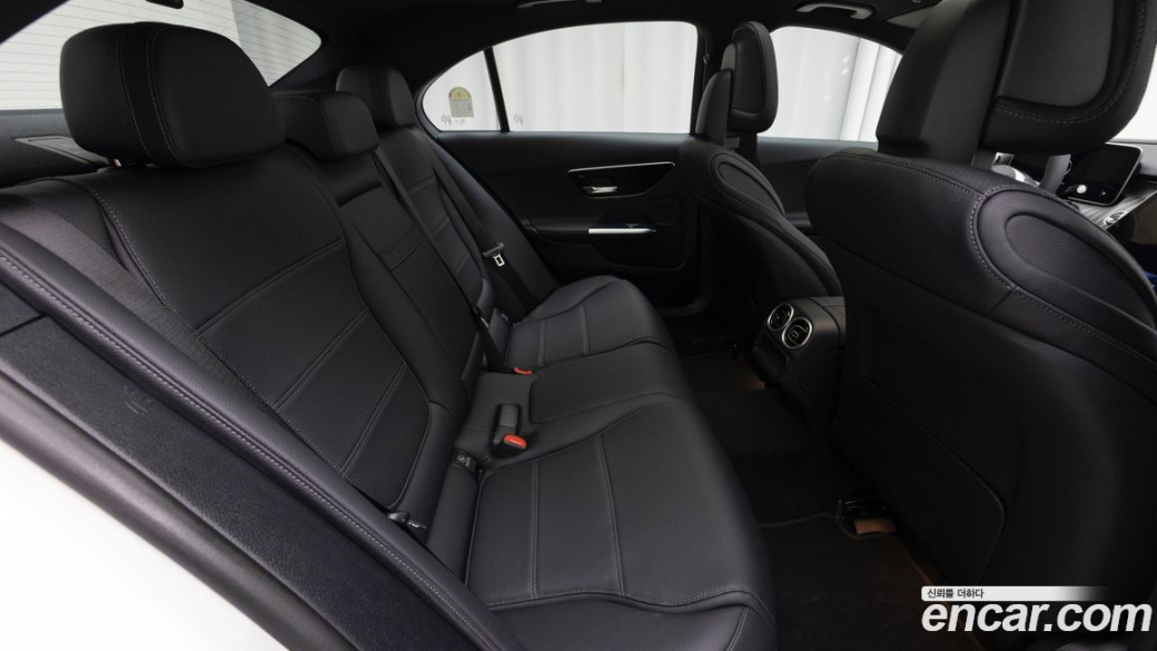 Mercedes-Benz C-Class C200 4MATIC Avantgarde, 2025
