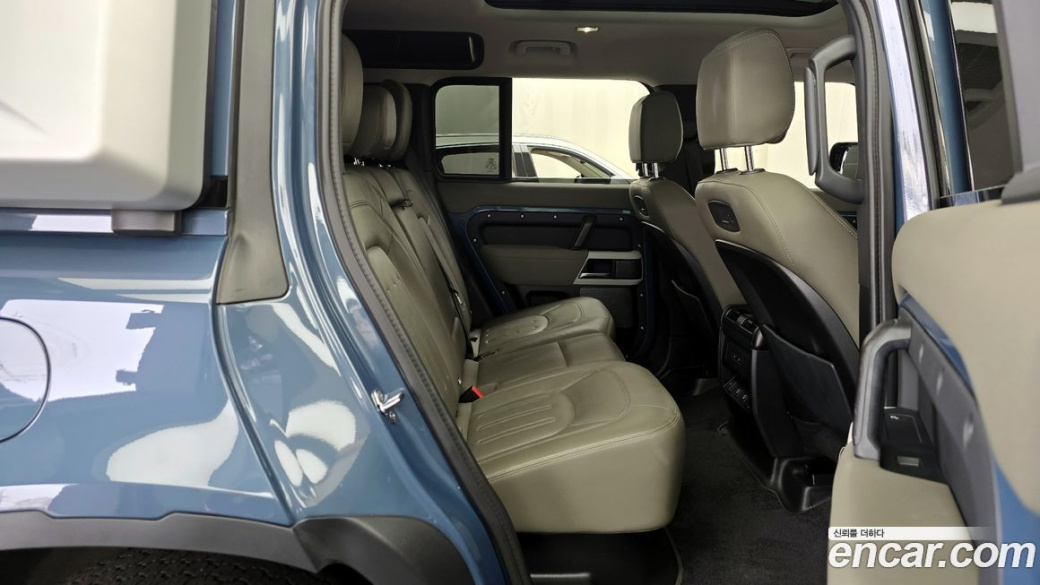 Land Rover Defender 110 D250 SE, 2022