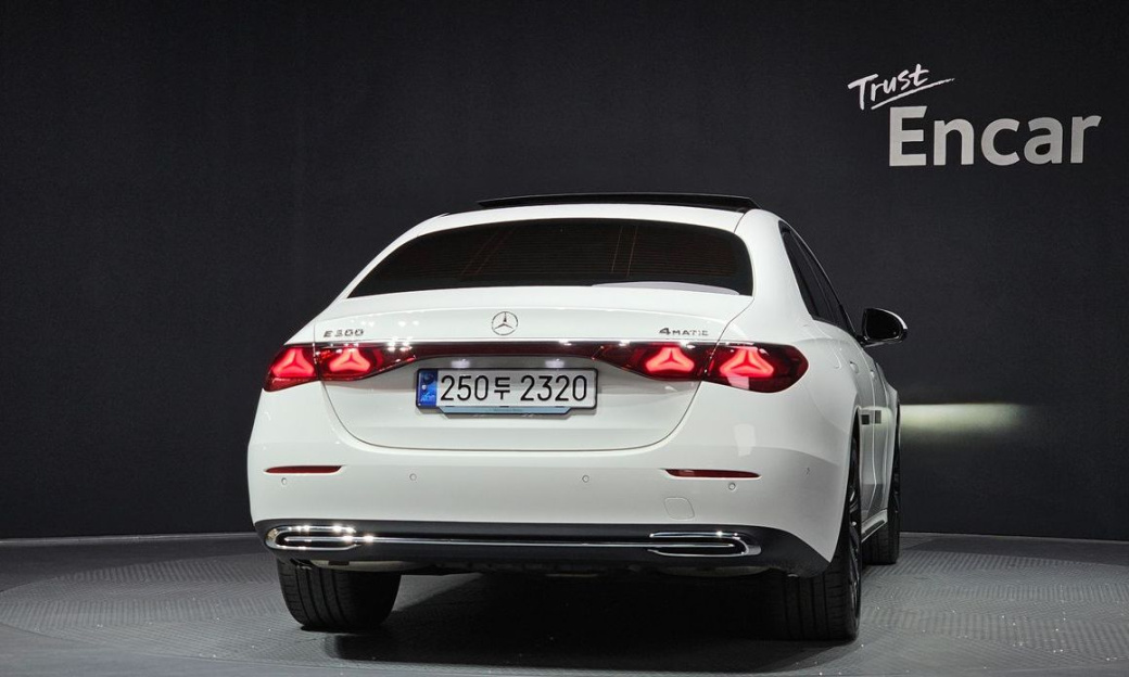 Mercedes-Benz E-Class E300 4MATIC Exclusive, 2024