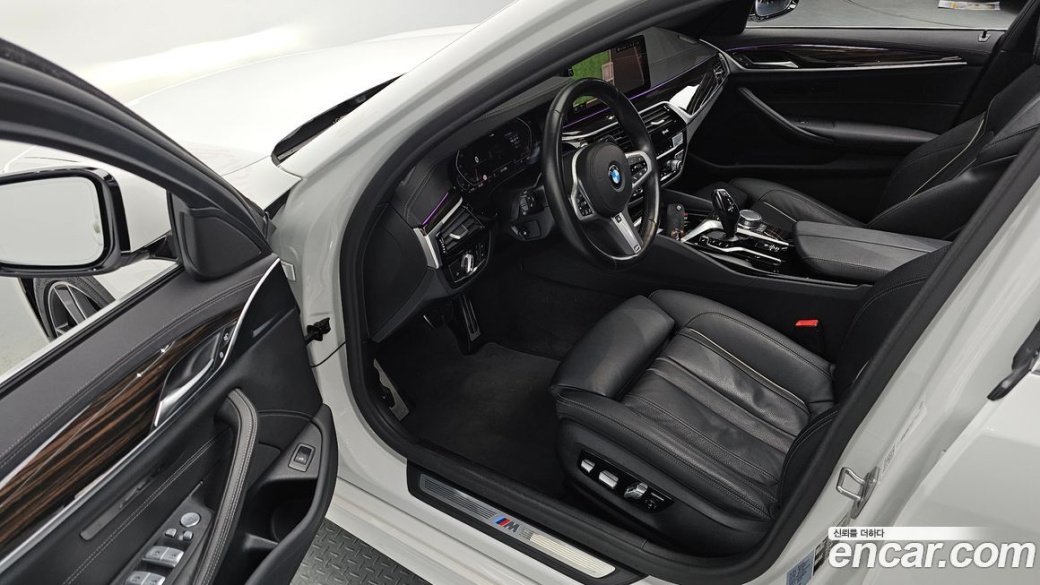 BMW 5-Series 520i M Sport, 2022