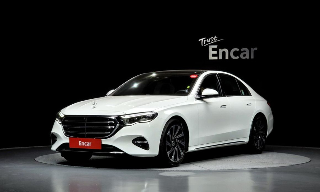 Mercedes-Benz E-Class E300 4MATIC Exclusive, 2025