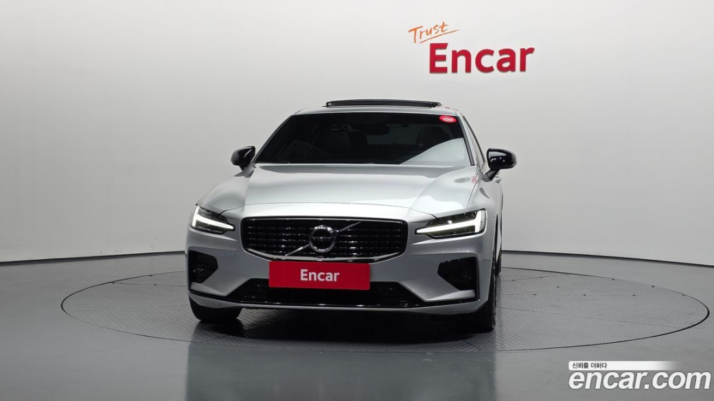 Volvo S60 B5 R-Design, 2022