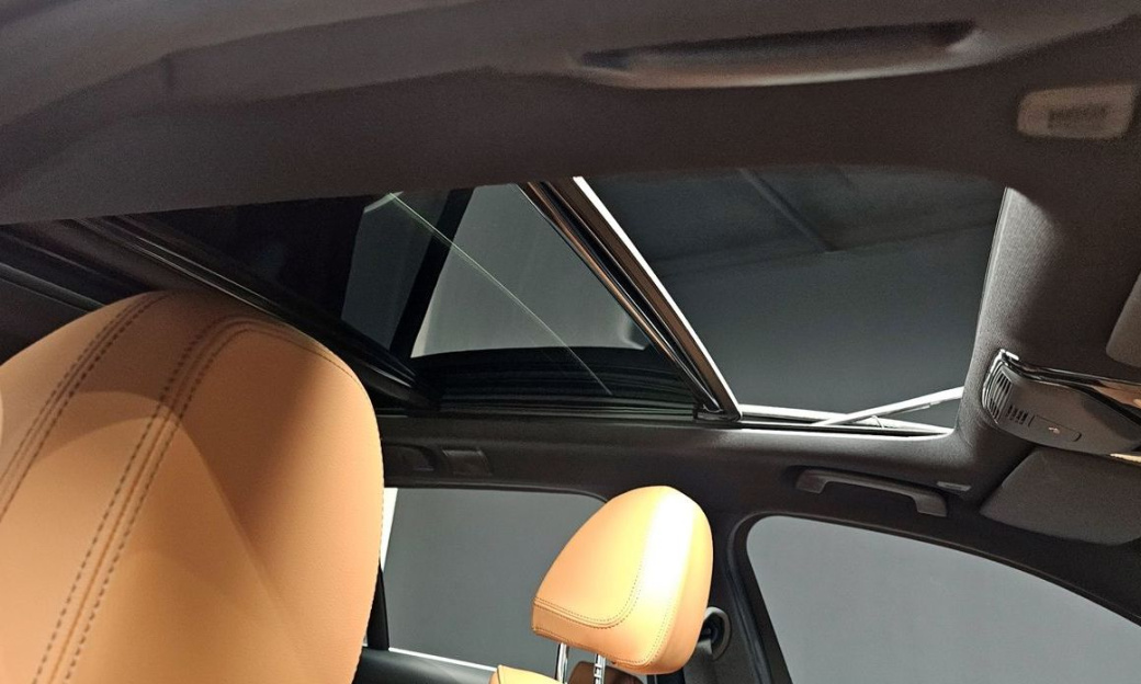 BMW 3-Series 320i Touring, 2024