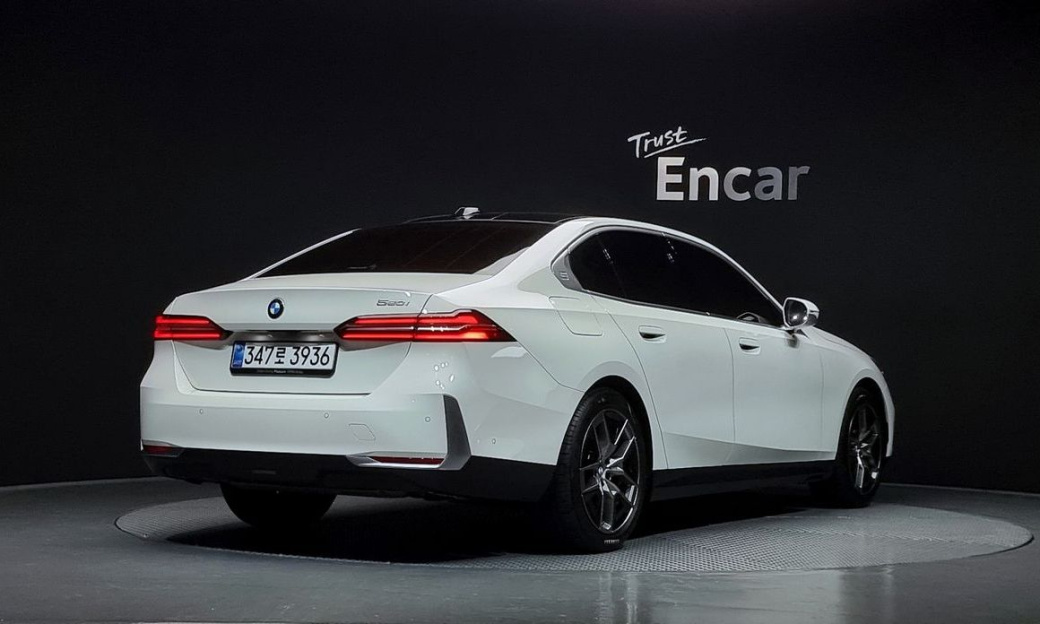 BMW 5-Series 520i, 2025