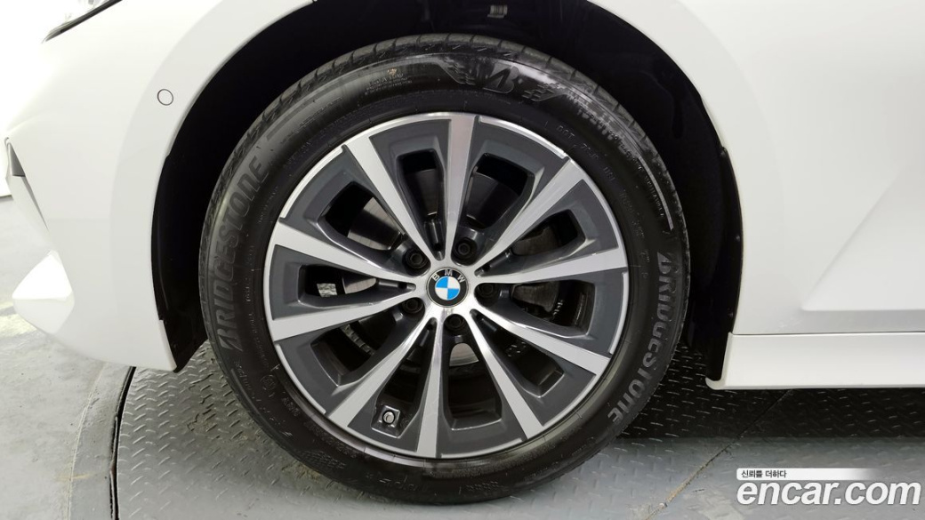 BMW 3-Series 320i Touring, 2023