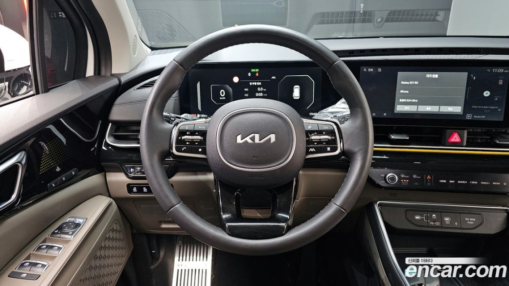 Kia Carnival 9-Seater Signature, 2024