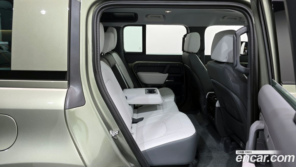 Land Rover Defender 110 D250 X-Dynamic SE, 2025