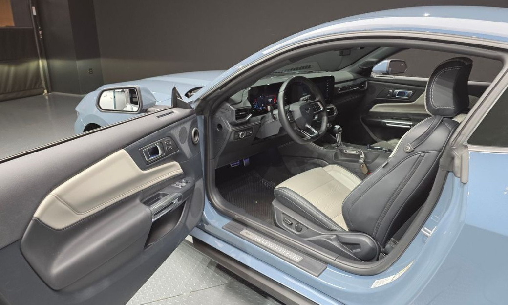 Ford Mustang 2.3 EcoBoost Premium Coupe, 2025