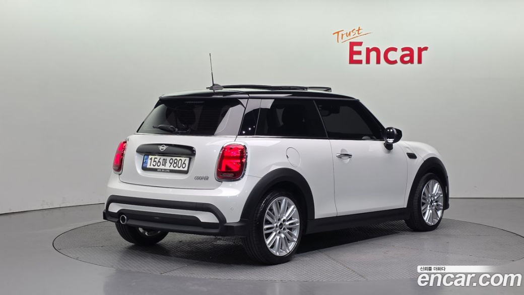 Mini Cooper Classic Plus Launch Pack, 2023