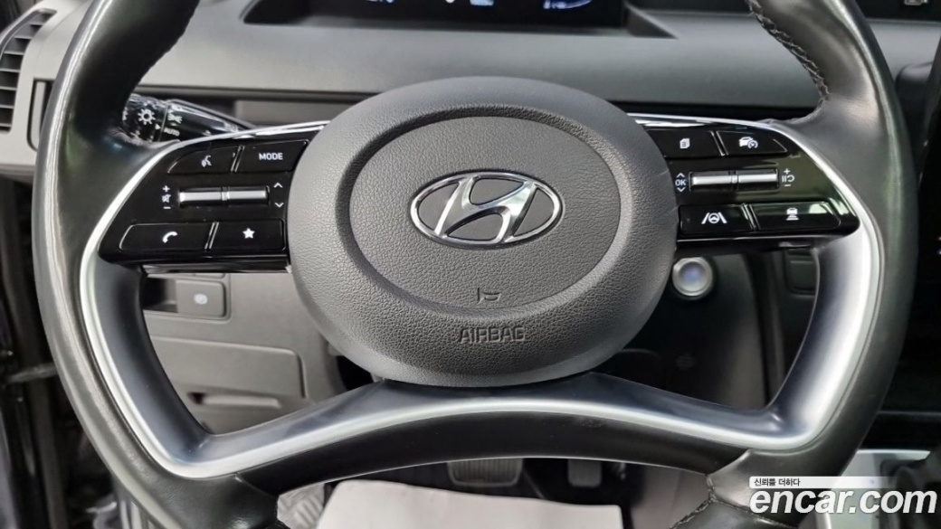 Hyundai Staria 4WD Tourer 11-Seater, 2022