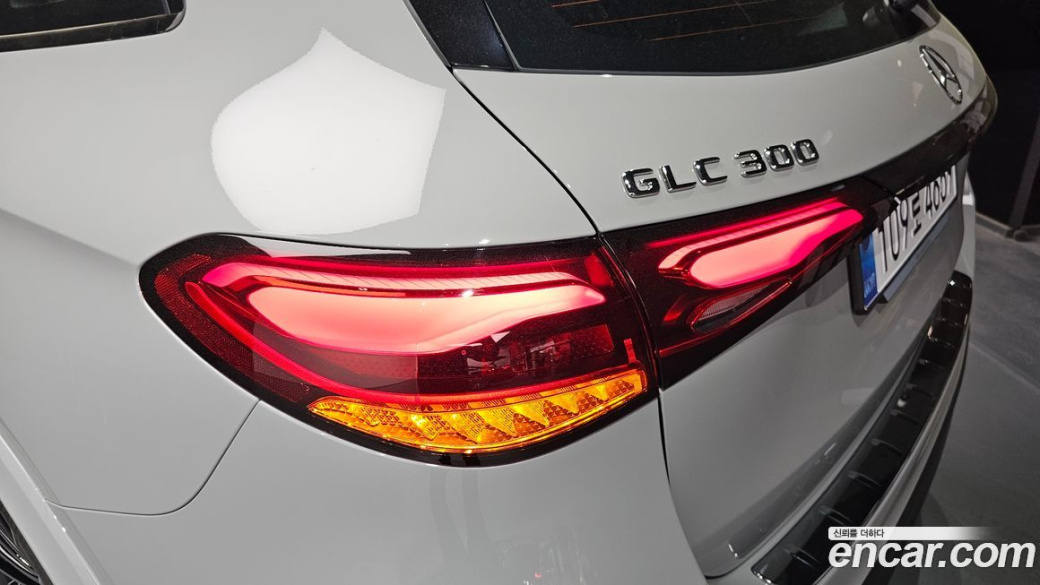 Mercedes-Benz GLC-Class GLC300 4MATIC AMG Line, 2026