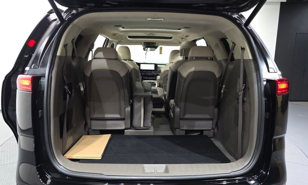 Kia Carnival 11-Seater Signature, 2023