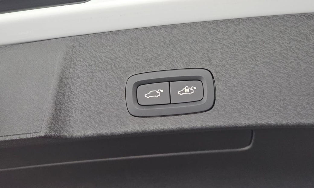 Volvo XC40 B4 Ultra Bright, 2025