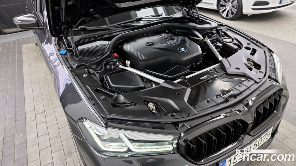 BMW 5-Series 520i M Sport, 2023