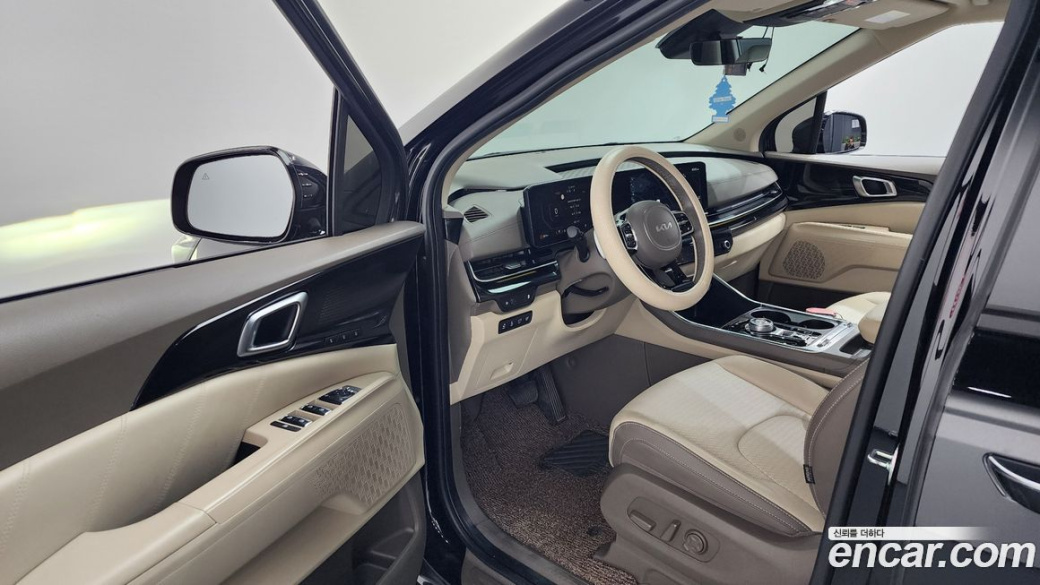 Kia Carnival 7-Seater Signature, 2024