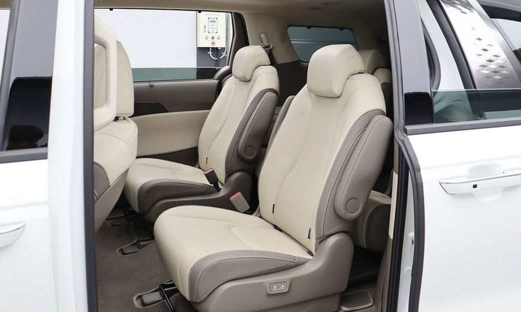 Kia Carnival 9-Seater Signature, 2024