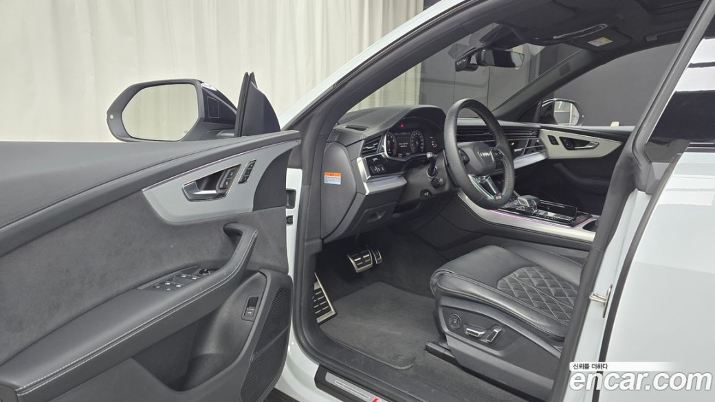 Audi Q8 55 TFSI Quattro Premium, 2023