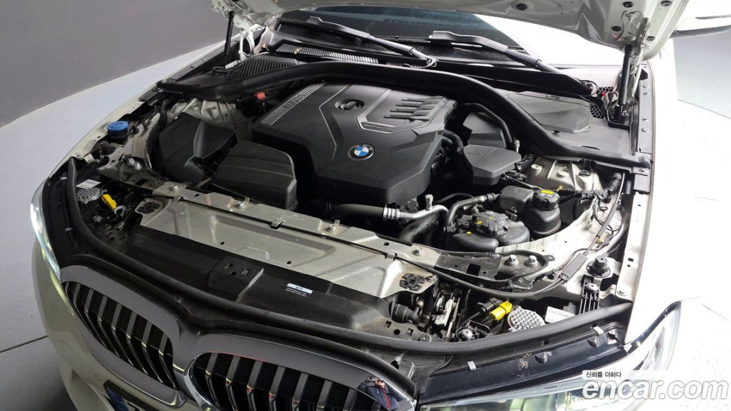 BMW 3-Series 320i Luxury, 2022