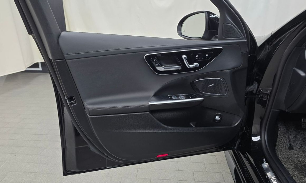 Mercedes-Benz C-Class C300 4MATIC AMG Line, 2024