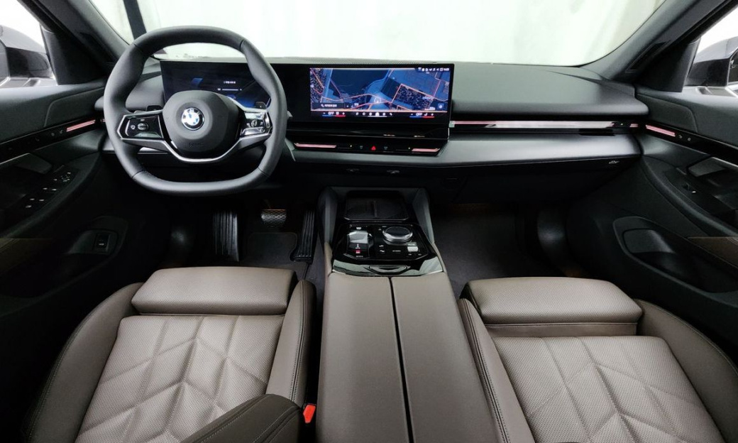 BMW 5-Series 520i, 2024