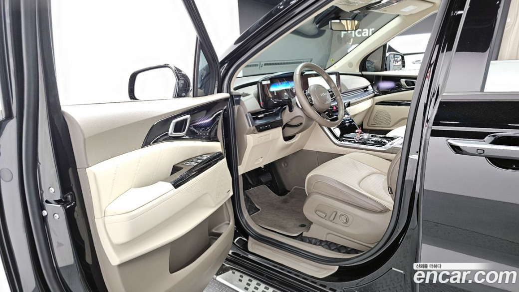 Kia Carnival 7-Seater Hi-Limousine, 2023
