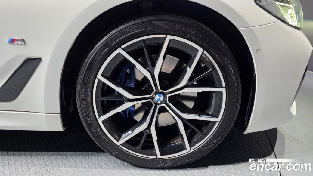 BMW 5-Series 530i M Sport Package, 2022