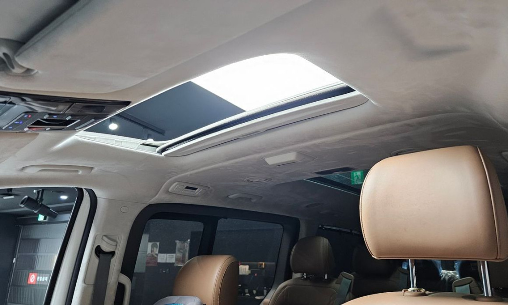 Hyundai Staria 4WD Lounge 9-Seater, 2025