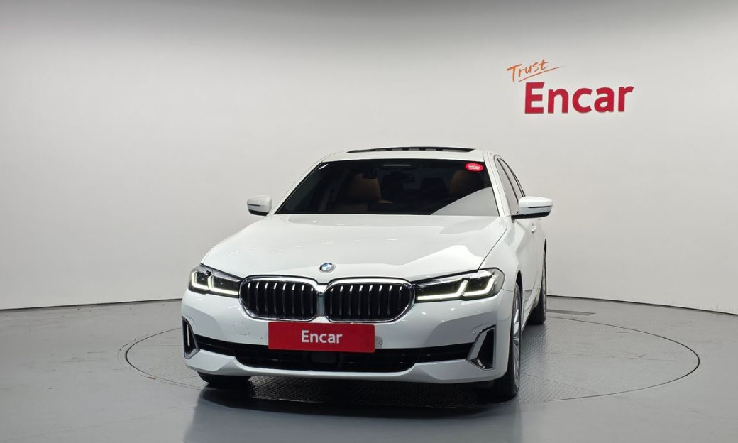 BMW 5-Series 520i Luxury, 2023