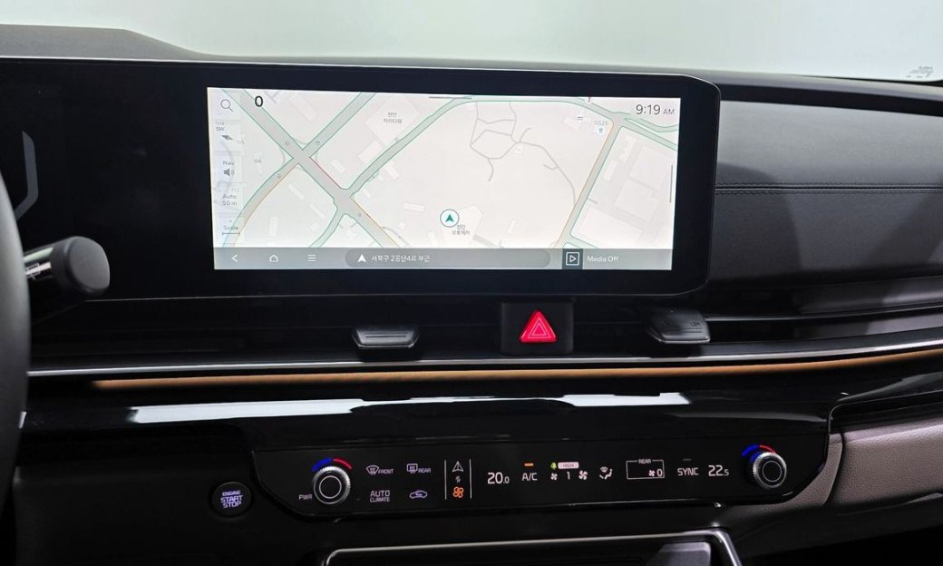 Kia Carnival 7-Seater Signature, 2024