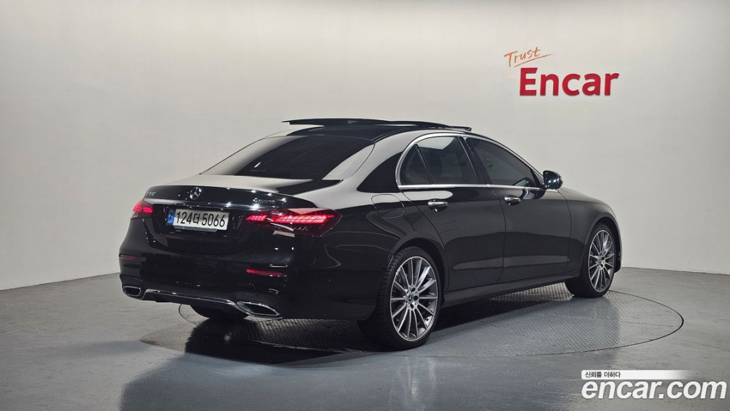Mercedes-Benz E-Class E350 4MATIC AMG Line, 2022