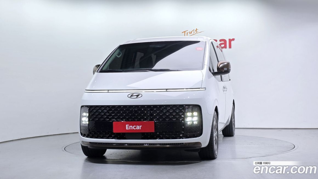 Hyundai Staria 4WD Lounge 7-Seater, 2024