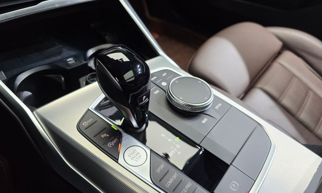 BMW 3-Series 320i Touring M Sports, 2022