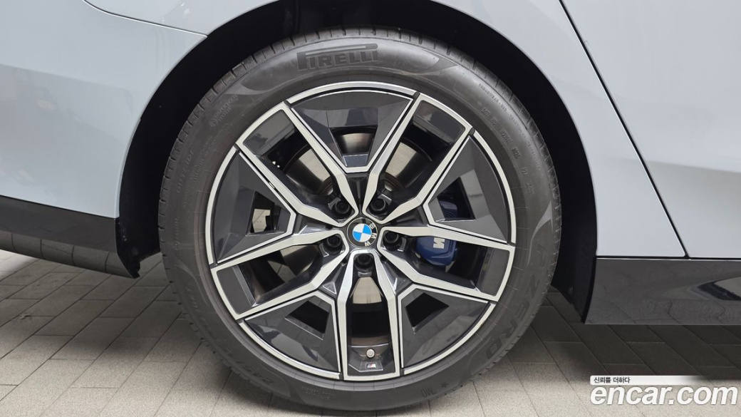 BMW 5-Series 520i M Sport, 2025