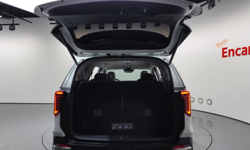 Kia Carnival 9-Seater Signature, 2025