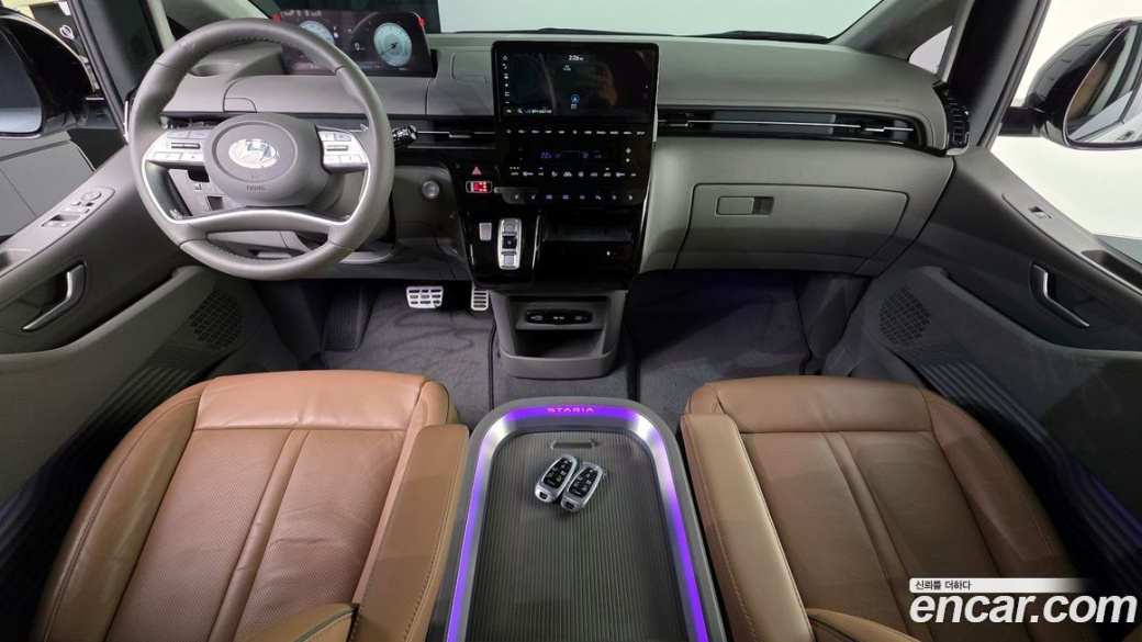 Hyundai Staria 4WD Lounge 7-Seater, 2024