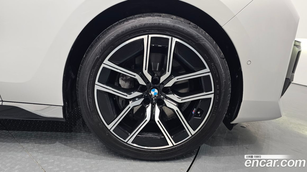 BMW 7-Series 740i xDrive M Sport, 2025