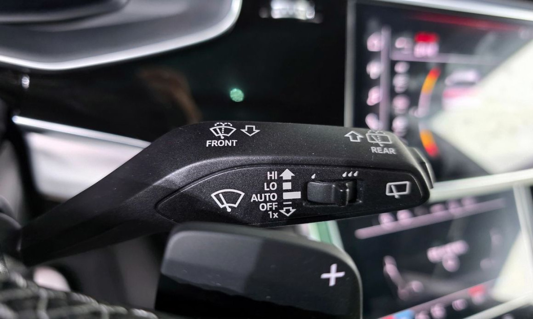 Audi Q8 55 TFSI Quattro Premium, 2023