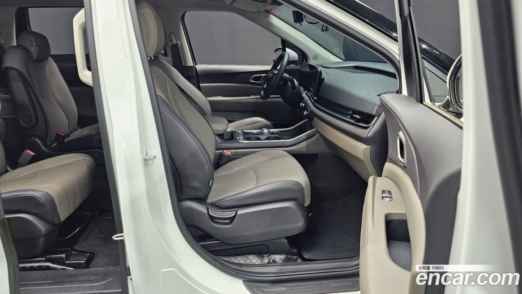Kia Carnival 9-Seater Prestige, 2025