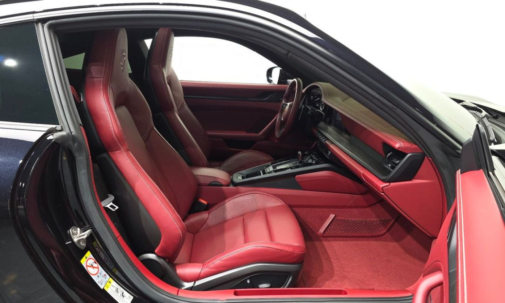 Porsche 911 Carrera 4 GTS, 2024