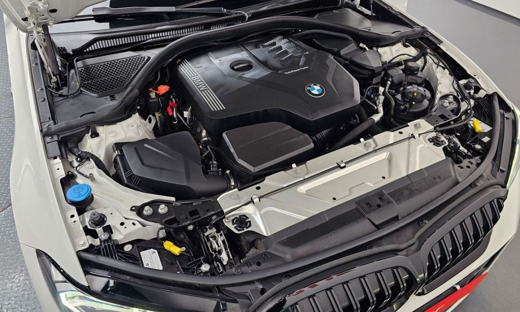 BMW 3-Series 320i M Sport, 2024