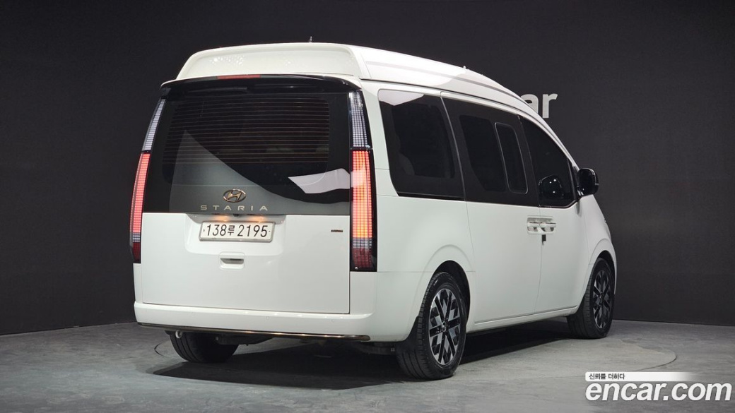 Hyundai Staria 4WD Lounge 9-Seater, 2023