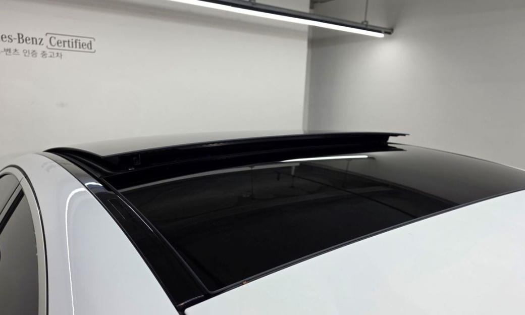 Mercedes-Benz E-Class E300 4MATIC AMG Line, 2025