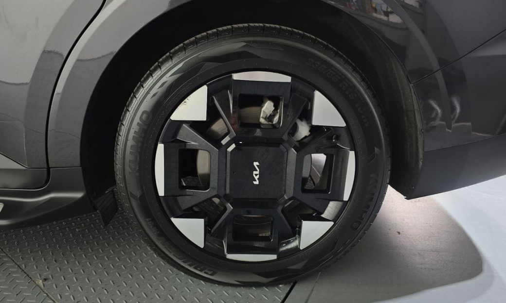 Kia Carnival 7-Seater Signature, 2024