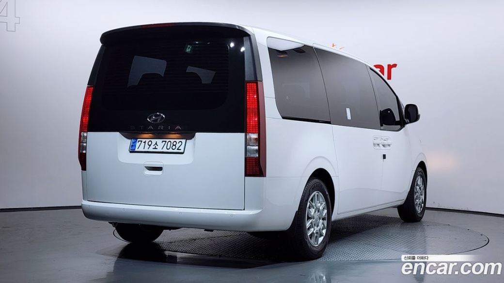 Hyundai Staria Tourer 11-Seater, 2024